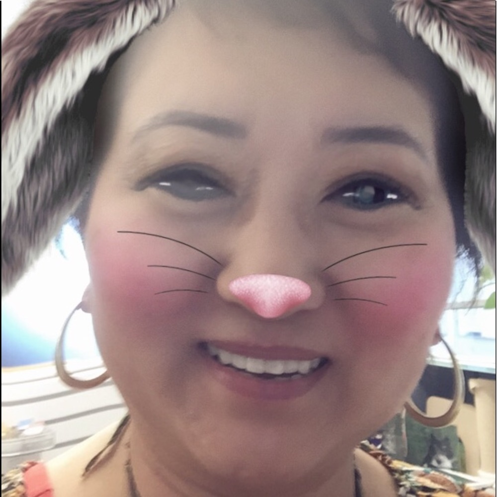 Meet your Posher, DeeDee